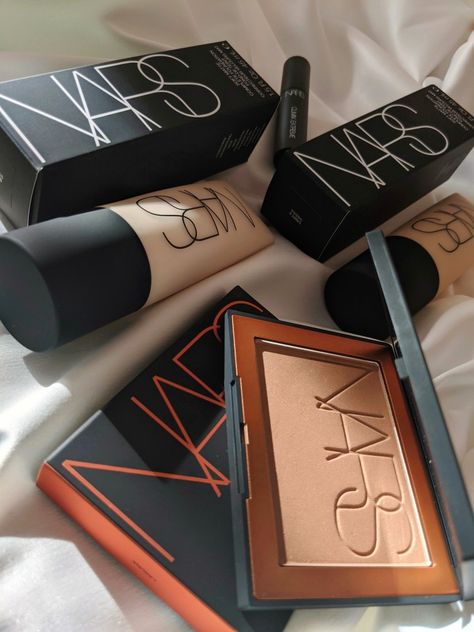 Nars soft matte foundation Laguna bronzer Nars Soft Matte Foundation, Nars Makeup Products, Nars Bronzer, Nars Products, Light Coverage Foundation, Oil Free Foundation, Nars Makeup, Flawless Foundation, Matte Foundation