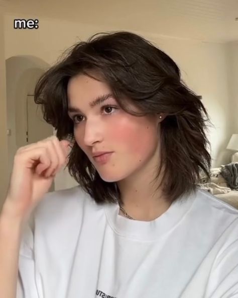 Mid Length Hair Grunge, Short Ish Haircuts, Bisexual Haircut Medium Hair, Masc Haircuts For Women Straight Hair, Masc Hairstyles For Long Hair, Gender Neutral Haircut, Masc Haircuts For Women, Asian Tomboy Haircut, Cute Short Haircuts For Women