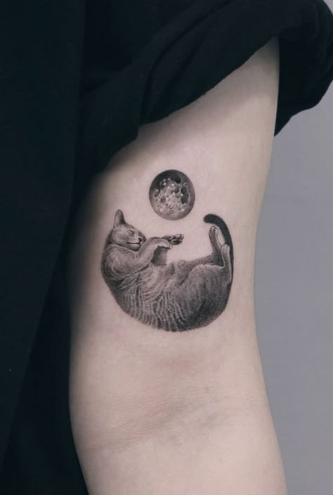 100+ Insanely Crazy Black & Gray Tattoos That Are Truly Inspiring - TheTatt Tattoo Moon, Black Cat Tattoos, Geometric Tattoo Arm, Muster Tattoos, Inspiration Tattoos, Cat Tattoo Designs, Tattoo Graphic, Japanese Sleeve Tattoos, Full Sleeve Tattoos