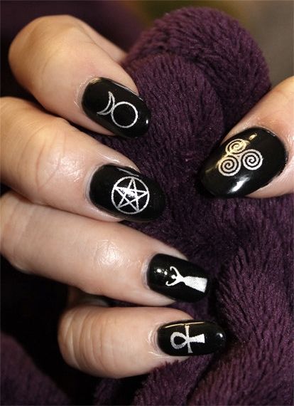 Rune Nail Art, Witch Nails, Witchy Nails, Wiccan Symbols, Gothic Nails, Goth Nails, Grunge Nails, Halloween Nail Designs, Halloween Nail Art