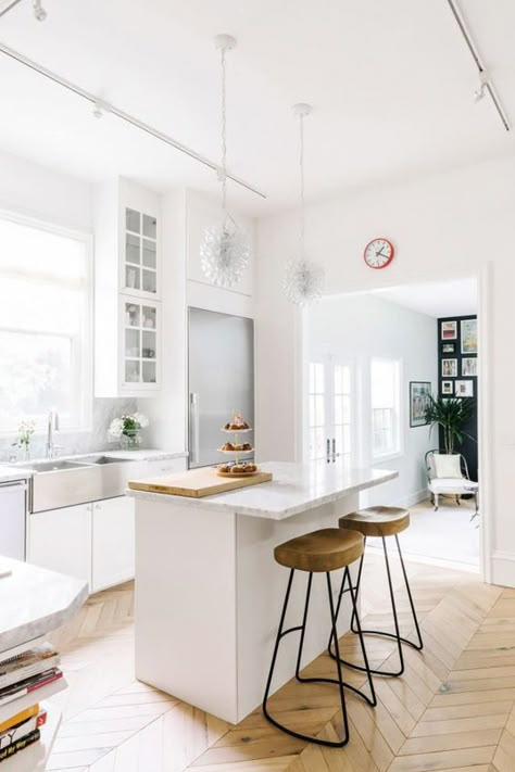 Small Kitchen Islands, Boho Modern Kitchen, Moodboard Interior Design, House Ireland, White Kitchen Cupboards, Western Auto, Bathroom Antique, Small Kitchen Island Ideas, Small White Kitchens