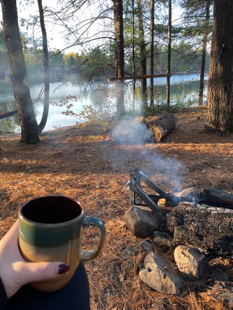 Fall Outdoor Aesthetic, Little Life Aesthetic, Activities For Mental Health, Simple Camping, Camping Photos, Spring Camping, Womens Hiking, Camping Aesthetic, Fall Camping