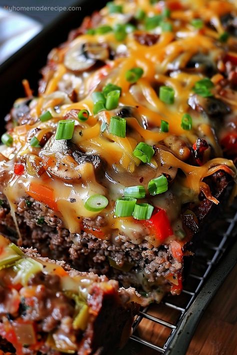 Delicious Philly Cheesesteak Meatloaf Recipe For Comfort Food Lovers - My Home Made Recipe Philly Cheese Steak Meatloaf, Cheesesteak Meatloaf, Meatloaf Recipe Video, Savory Meatloaf, Meatloaf Topping, Classic Meatloaf, Philly Cheesesteak, Crispy Onions, Meatloaf Recipe