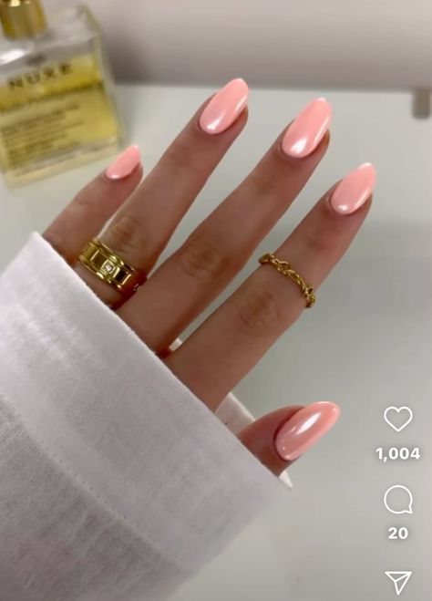 Summer Nails Basic Simple, June Nails Almond Shape, Oval Nail Ideas Summer, Summer 2024 Nail Inspiration, Pastel Nails Gel, Calm Summer Nails, Nails No Design Just Color, Simple Nail Colors Summer, Salmon Chrome Nails