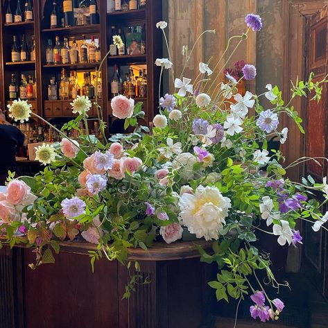 Simple and seasonal using only pure white corncockle and ammi majus, this is one of our favourite wedding pieces from last summer… | Instagram Summer Floral Arrangements Wedding, Garden Wedding Flowers Arrangements, Sophie Hall, Jam Jar Wedding, Ammi Majus, Summer Wedding Centerpieces, Wedding Pieces, Centerpiece Inspiration, Arrangement Flowers