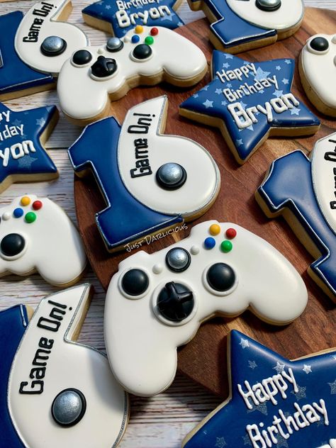 Playstation Cookies, Gaming Cookies, Video Game Party Food, Gamer Cookies, Duck Cookies, Gaming Birthday, Birthday Party Snacks, Video Game Party, Cookies Decorated