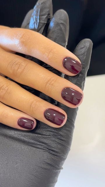 Pinotage Nails, Manicure Ideas For Natural Nails, Gel Nails Natural Nail, Short Chic Nails, Short Nail Inspo Fall, Short Manicure, Simple Manicure, Natural Nails Manicure, Kutek Disney