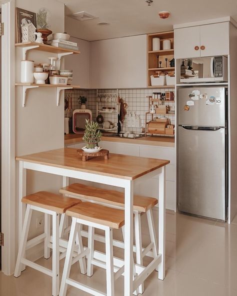 Kitchen In Small Apartment, Tiny Kitchen With Dining Area, Small Kitchen Ideas On A Budget Tiny Houses Interior Design, Woody Apartment, Tiny Kitchen Design Small Apartments, Small Kitchen Ideas Apartment Decor Inspiration, Small Kitchen Apartment Ideas, Cute Kitchen Ideas Apartments, Small Kitchen With Dining Area