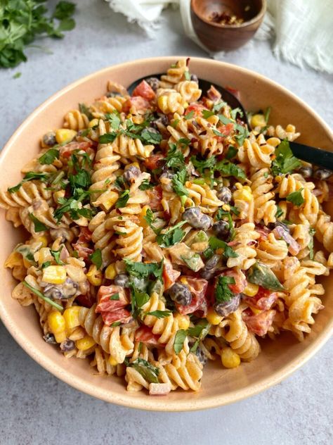 Southwestern Pasta Salad Quinoa Pasta Salad, Banza Pasta Salad, Chickpeas Pasta Recipes, Creamy Salad, Banza Pasta Salad Recipes, Chickpea Pasta Salad, Whole Wheat Pasta Salad, Banza Pasta Recipes, Southwestern Pasta Salad Pioneer Woman