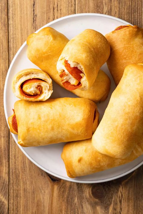 Homemade Pepperoni Rolls, Pepperoni Rolls Recipe, Pepperoni Roll, Pepperoni Rolls, Turkey Pepperoni, Baked Rolls, Recipes Chocolate, Pizza Rolls, Roll Recipe