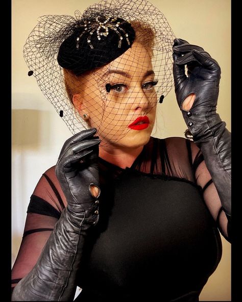 The Black Widow, Elegant Gloves, Veiled Hats, Womens Gloves, Black Widow, Leather Gloves, Leather Glove, Redheads, Scarlet