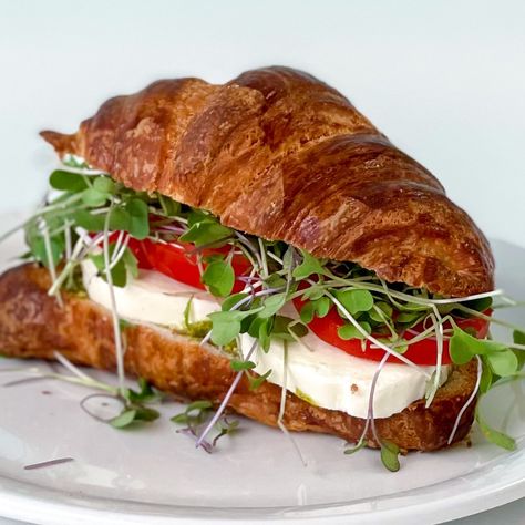 Veggie Croissant Sandwich, Healthy Croissant Sandwich, Vegetarian Croissant Sandwich, Smashed Sandwich, Savoury Croissant, Crossaint Sandwich, Mozzarella Tomato, Primal Diet, Croissant Sandwich