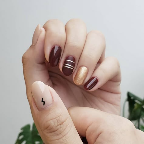 Minimalist Harry Potter, Oval Nail Designs, Harry Potter Nails Designs, Potter Nails, Harry Potter Nail Art, Oval Nail, Harry Potter Nails, Oval Nails Designs, Short Gel Nails