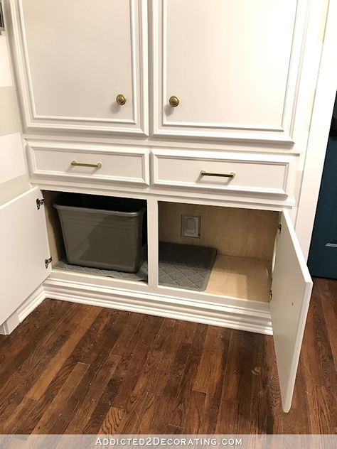 Cat Litter In Closet, Litter Box Built In, Cat Litter Box Closet, Litter Box Closet Ideas, Built In Litter Box Ideas, Mudroom Cupboards, German Bathroom, Hallway Storage Ideas, Cat Closet