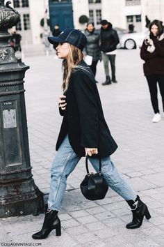 Cool denim look Wander Outfit, Baseball Hat Outfit, Winter Mode Outfits, Mama Jeans, Patent Boots, Collage Vintage, Mode Casual, Street Style Paris, Style Fall