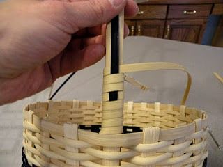 A Hand-Woven Life: Free Basket Patterns Basket Weaving Patterns Free, Diy Woven Basket, Easter Basket Pattern, Holiday Place Settings, Basket Weaver, Basket Weaving Diy, Basket Weaving Patterns, Small Basket, Hand Woven Baskets