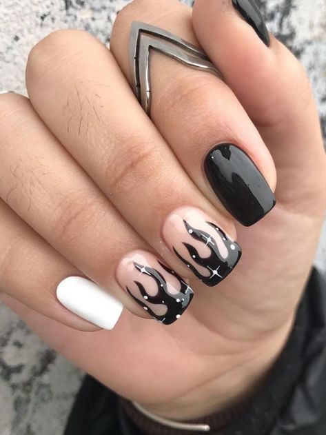 Love black and white nailsSharing the most classy black and white nail designs and ideas that are perfect for every occasion. Black Nails White Design, Rock Concert Nail Ideas, Black Acrylic Nails Ideas, Black And White Short Nails, Rock Concert Nails, Natural Nail Look, August Ideas, Classy Black Nails, White Short Nails