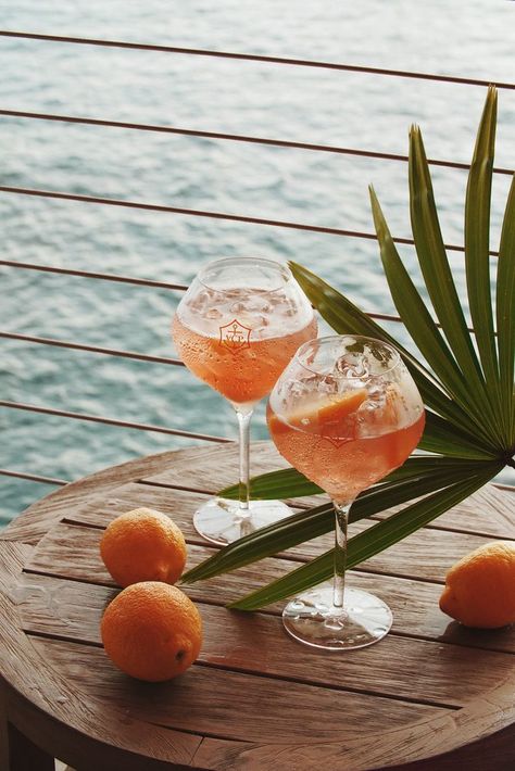 veuveclicquot:“ #ClicquotDestinations x Maui, HIKeep reading” Cocktails Photography, Citrus Cocktails, Cocktail Photography, Beach Drinks, Orange Table, Bourbon Cocktails, Tonic Water, Orange Aesthetic, Summer Inspiration