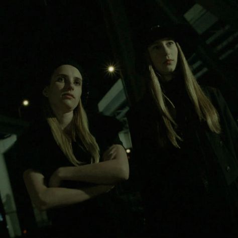 Kyle And Zoe Ahs, Madison And Zoe, Emma Roberts Ahs Coven, Ahs Coven Madison, Zoe And Madison Ahs Icons, Ahs Aesthetic, Ahs Muder House Icons, Taissa Farmiga, Ahs Coven