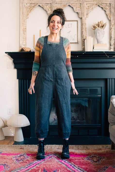 Learn to sew your own clothes with Sew Liberated's year-long online course! Overalls Pattern Sewing, How To Make Overalls, Sew Overalls, Women Overall Outfits, Overall Pattern, Overall Pattern Sewing, Sewing Fall Clothes, Linen Jumper Pattern, Sew Your Own Wardrobe