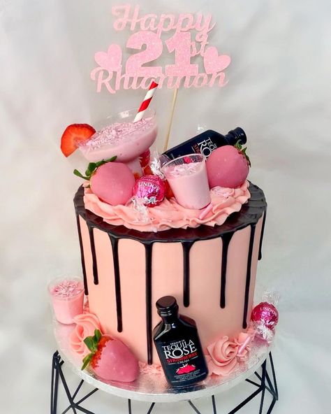 Tequila Rose Cheesecake, Tequila Rose Cake Ideas, Alcoholic Birthday Cake, Tequila Rose Cake, Tequila Birthday Cake, 21st Bday Cakes, 21st Birthday Cake Ideas For Her, 21st Cupcakes, 21 Cupcakes