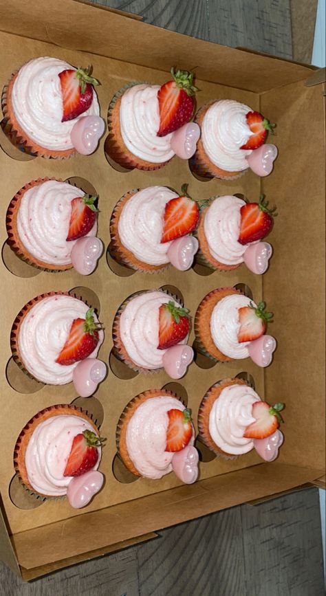 Strawberry Tres Leches Cupcakes, Tres Leche Cupcake, Tres Leches Cake Flavors, Tres Leches Cupcake, Strawberry Tres Leches, Tres Leches Cupcakes, Pretty Sweets, Princess Food, Sweet Moon