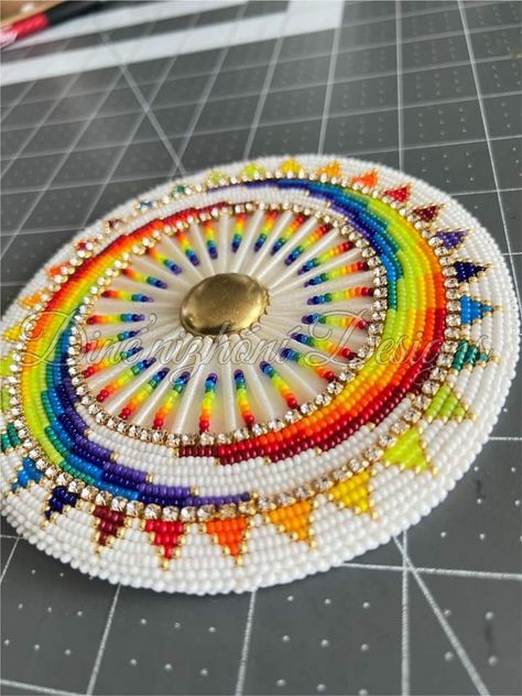 Native Beaded Medallions, Beaded Rosettes Patterns, Native American Beaded Earrings Pattern, Beaded Medallion Patterns, Beaded Medallion Native American, Beaded Belts Patterns, Beaded Medallion, Indian Beadwork, Native American Beadwork Patterns