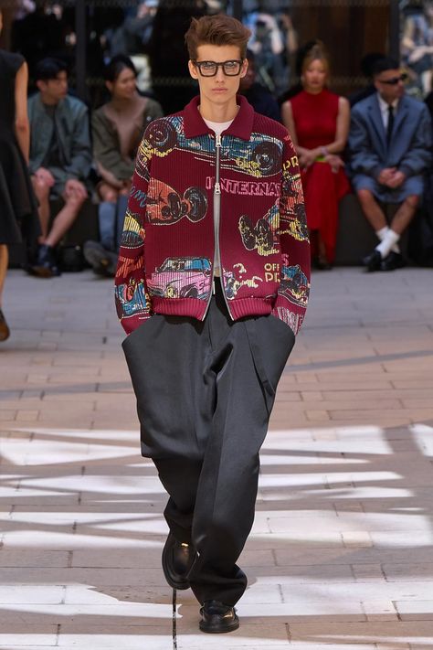 Chitose Abe Channels the Spirit of James Dean for sacai SS25 Men Fashion Week, Activewear Trends, Fashion Runway Show, Mens Fashion Inspiration, Copenhagen Fashion Week, Runway Trends, Print Trends, Colorful Fashion, London Fashion Week