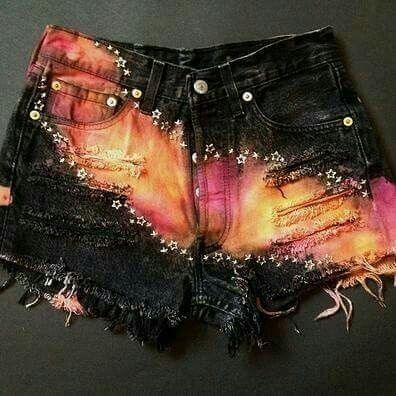 Sew Sequins, Stile Punk Rock, Vintage Levi Shorts, Diy Shorts, Diy Vetement, Mötley Crüe, Painted Clothes, Levi Shorts, Diy Clothing