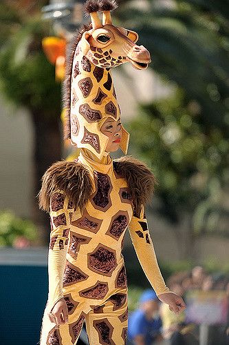 Lion King Costume, Lion King Musical, Giraffe Costume, Lion King Jr, Costume Carnaval, Wedding Photo Booth Props, Il Re Leone, Costume Works, Diy Halloween Costumes Easy