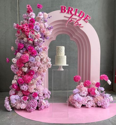 Rose Wedding Flower Arrangements, Pineapple Cupcake, Wedding Backdrop Arch, Party Cake Table, Gypsophila Wedding, Backdrop Arch, Flower Walls, 50 Birthday, Diy Wedding Backdrop