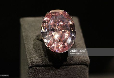 the-pink-star-diamond-is-seen-during-the-presentation-at-the-auction-picture-id187969274 (1024×701) Pink Star Diamond, Expensive Diamond Engagement Rings, Iconic Fashion Moments, Argyle Pink Diamonds, Expensive Diamond, Argyle Diamonds, Pink Diamonds, Classic Wedding Rings, Pink Star