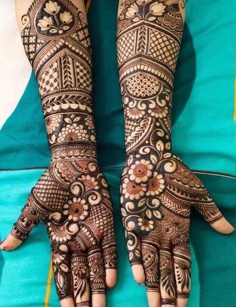 Latest Mehndi Designs Wedding, Beautiful Simple Mehndi Design, Front Mehndi Design, Mehndi Designs Bridal Hands, Mehndi Design Pictures, Simple Mehndi Designs Fingers, Engagement Mehndi Designs, Full Mehndi Designs, Stylish Mehndi Designs