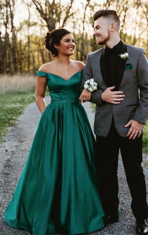 Emerald Green Prom, Off The Shoulder Prom Dress, Emerald Green Prom Dress, Prom Picture Poses, Prom Photoshoot, Prom Couples, Green Evening Dress, Prom 2020, Prom Poses