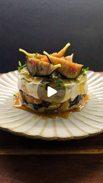 Pear And Gorgonzola Appetizer, Gorgonzola Recipes Appetizers, Figs With Cheese, Fig Aesthetic, Fig And Honey, Fig Appetizer, Gorgonzola Recipes, Savory Snack Recipes, Oatmeal Chocolate Chip Muffins