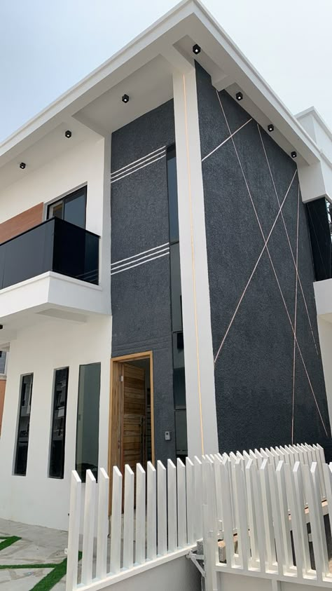 Texture Painting Walls Exterior Elevation, Front Elevation Painting Ideas, Elevation Texture Designs For House, Front Wall Texture Design Of House, Front Elevation Texture Design, Textured Walls Exterior Elevation, Graffiato Paint, Exterior Wall Paint, Boundary Wall Design