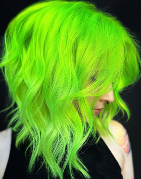 Bright Neon Green Hairstyle Idea Green To Yellow Hair, Neon Green Hair Ideas, Vibrant Green Hair, Neon Green Hair Dye, Neon Green Hair Color, Green Color Hair, Bright Green Hair, Lime Green Hair, Neon Hair Color