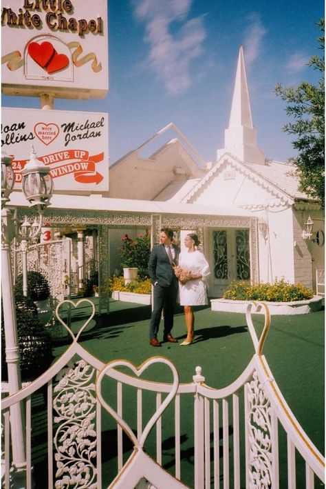 A Little White Chapel Las Vegas, Classy Vegas Wedding, Little White Wedding Chapel Las Vegas, Little White Chapel Vegas, Classy Elopement, Wedding In Vegas, Chapel Elopement, Vegas Wedding Elopement, Canteloupe