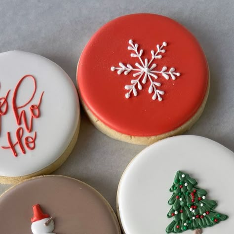 NatSweets on Instagram: "Modern Christmas 🎄" Modern Christmas Cookies, Christmas Sugar Cookie Designs, Monochromatic Christmas, Royal Icing Christmas Cookies, Christmas Cookie Cake, Neon Christmas, Sugar Cookie Designs, Christmas Sugar Cookies, Design Christmas