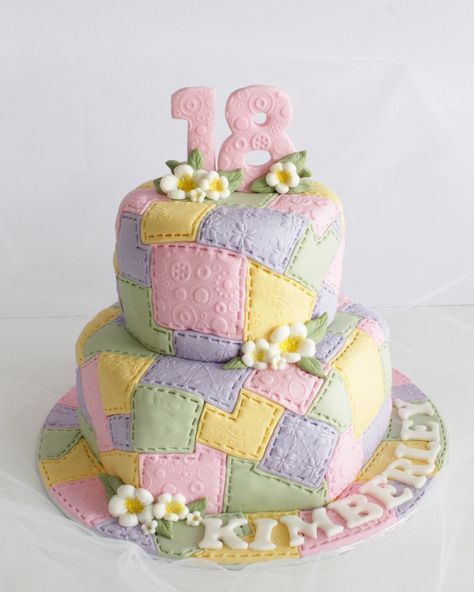 I have been wanting to make a patchwork cake for ages now and  I finally got a free hand in making a cake for  a friend's daughter for her 18th birthday! I thouroughly enjoyed making this cake! The bottom was  a 15cm hexegon shape and the top a 12,5 cm round! Fairly small cake but it did take me 5 hours to only do the patchwork! Quilt Cake, Christmas Cupcake Ideas, Patchwork Cake, Sewing Cake, Quilted Cake, Christmas Cupcake, Cake Central, Awesome Cakes, Cupcake Ideas