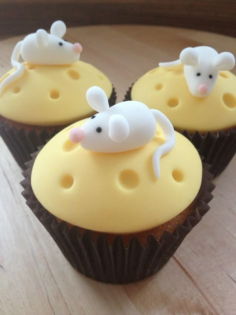 Cheese Cupcake, Cupcakes Decorados, Animal Cupcakes, Creative Cupcakes, Cheesecake Cupcakes, Fondant Cupcakes, Fondant Toppers, Fondant Figures, Fun Cupcakes