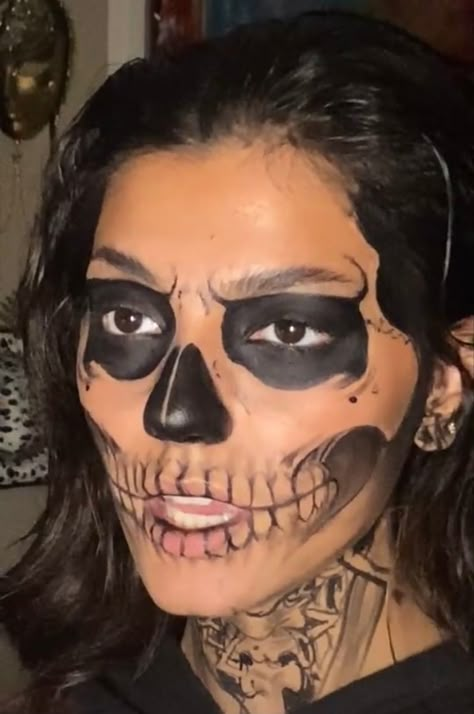 Skull Costume Women, Skeleton Makeup Ideas, Skeleton Face Makeup, Skull Face Makeup, Holloween Makeup, Skeleton Face, Hot Halloween Outfits, Tate Langdon, Skeleton Makeup