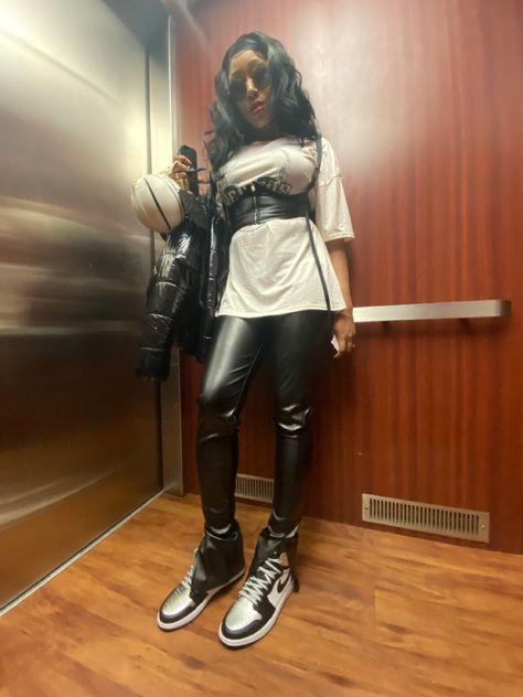 Outfits With Jordans, Basketball Purse, Corset Outfits, Jordan Outfits, Jordan 1s, Belt Leather, Corset Belt, Sweaters And Leggings, Jean Leggings