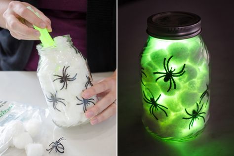 Fill jars or vases with cotton balls, spider rings, and glow sticks. Dollar Tree Diy Halloween, Pelottava Halloween, Diy Halloween Dekoration, Makeup Zombie, Halloween Camping, Scary Halloween Decorations Diy, Halloween Party Decor Diy, Halloween Decor Diy, Easy Diy Halloween Decorations