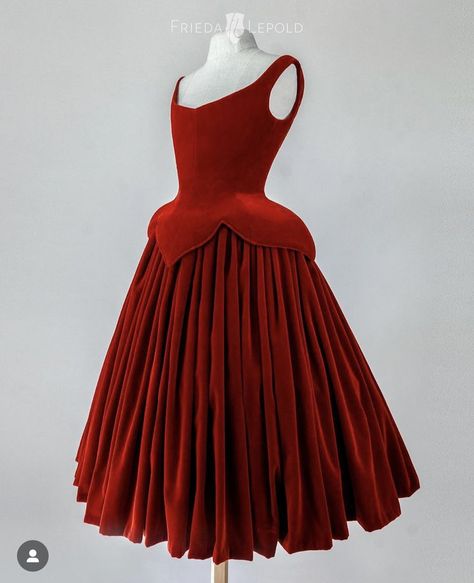 Red Flower Dress, Charles James, Flower Dress, Couture Gowns, Red Flower, Mode Vintage, Mode Inspiration, Fashion History, Fancy Dresses