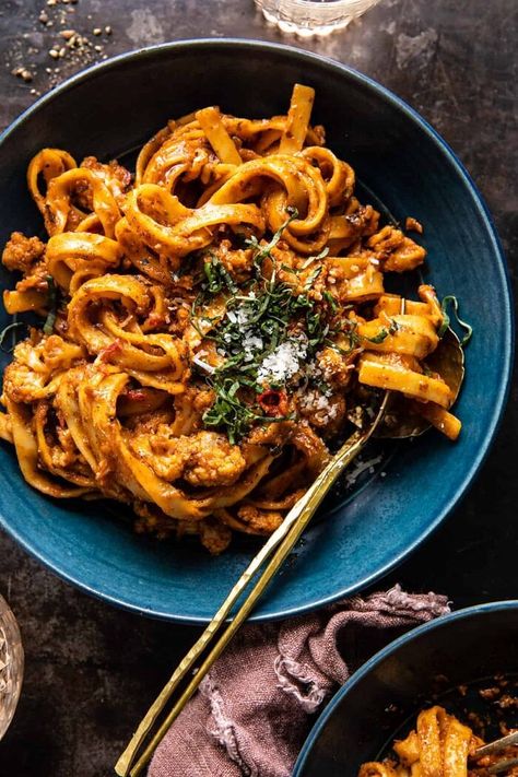 Roasted Cauliflower Bolognese | halfbakedharvest.com Pesto Bolognese, Roasted Cauliflower Pasta, Cauliflower Bolognese, Cauliflower Pasta Recipes, Half Baked Harvest Recipes, Cauliflower Pasta, Spicy Cauliflower, Plats Healthy, White Sauce Pasta