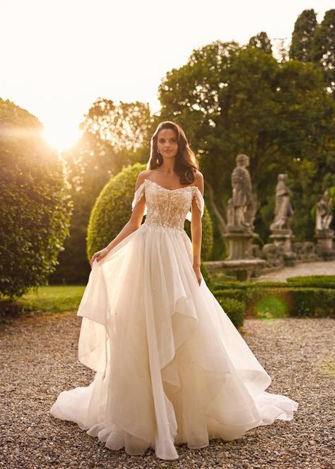 Randy Fenoli Gloria. Ethereal Wedding Dress Goddesses, Randy Fenoli Dresses, Layered Wedding Dresses, Randy Fenoli, Ethereal Bride, Wedding Gown Preservation, Ethereal Wedding, Justin Alexander, Winter Wedding Dress