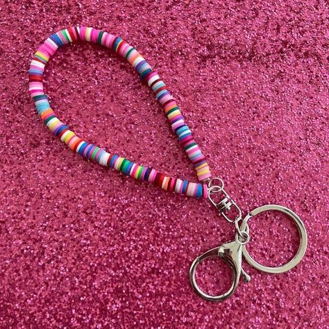 Creative Jewelry Storage, Heishi Jewelry, Fun Packaging, Keep Bracelet, Key Wristlet, Best Friend Family, Miyuki Beads Pattern, Beaded Braclets, Boho Keychain