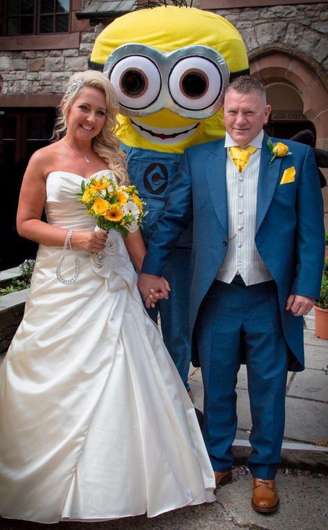 Minion Couple, Minion Wedding, 3 Minions, Me And Who, Minion Jokes, Minions Love, Couple Wedding, Silly Pictures, Despicable Me