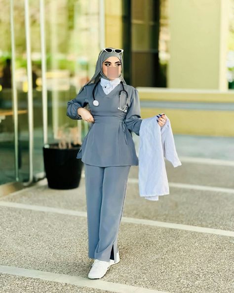 Scrubs Uniform Fashion, Medical Scrubs Fashion, Company Uniform, Medical Scrubs Outfit, Black Hijab, Scrub Style, Doctor Outfit, Scrubs Outfit, Scrubs Uniform